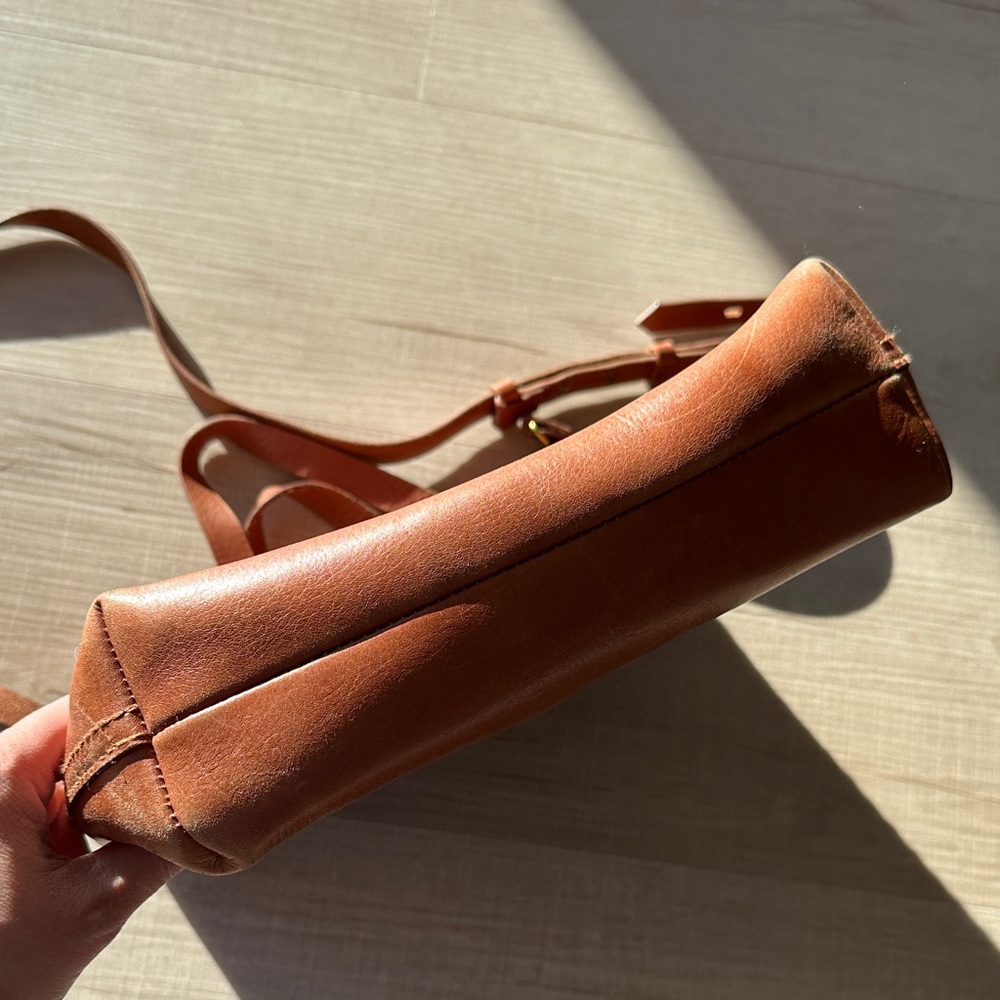 Madewell Transport Leather Crossbody - Picture 5 of 9